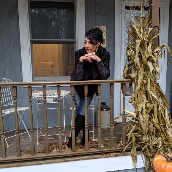 Meet your Posher, Christine - Picture 1 of 5